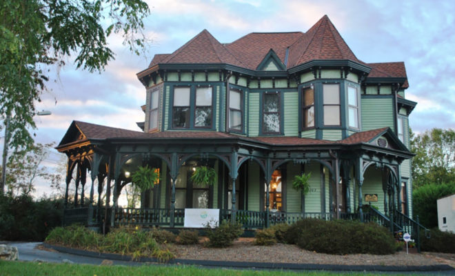 This Abandoned Mansion In Wisconsin Is Creepy But Beautiful