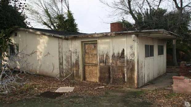 decrepit Los Angeles house