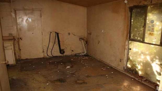 decrepit Los Angeles house