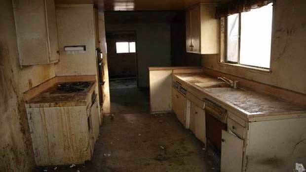 decrepit Los Angeles house