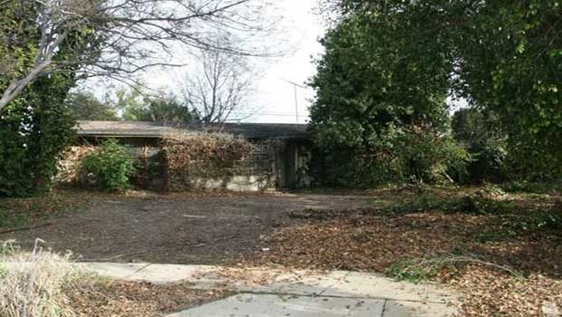 decrepit Los Angeles house