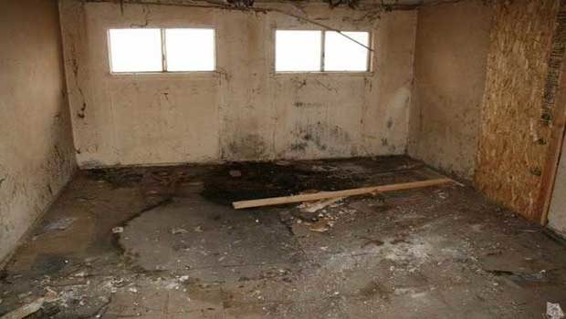 decrepit Los Angeles house