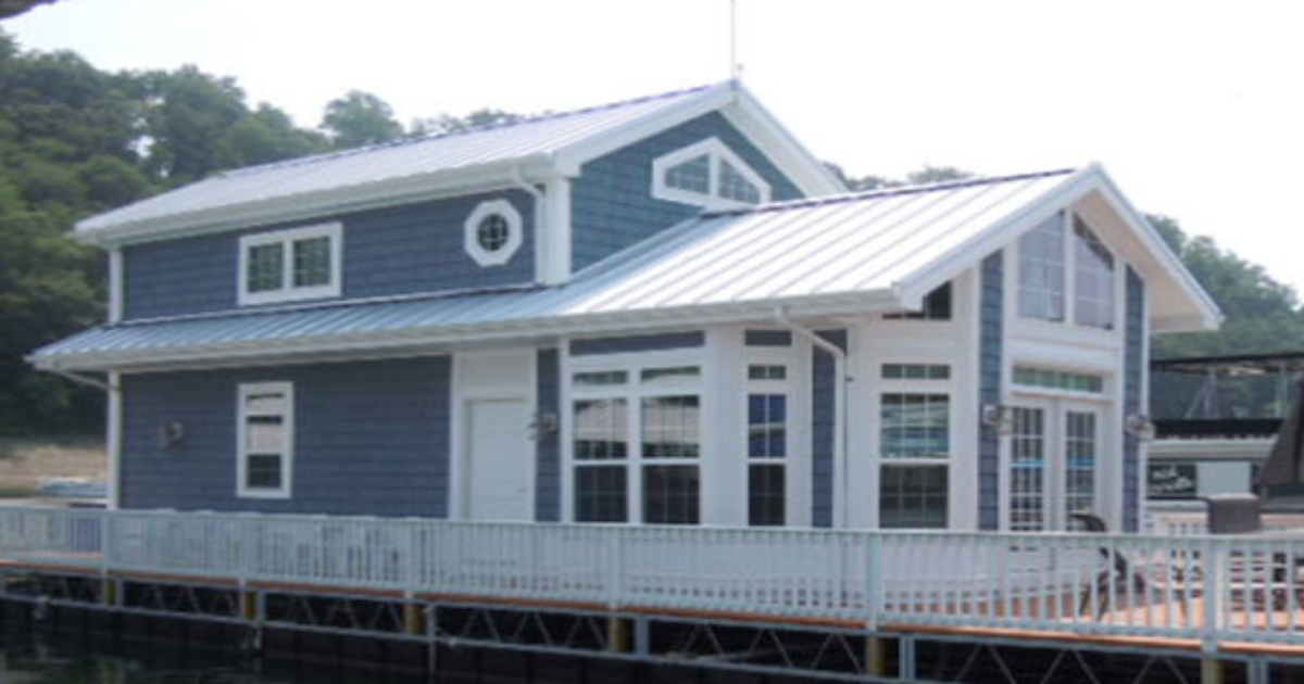 This Houseboat Allows You to Relax on the Water Every Single Day